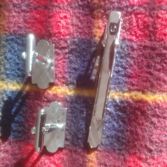 Designers signed stamped cufflinks tie clip set - Picture 5 of 6